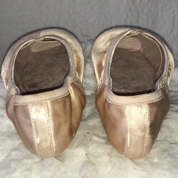 Capezio Tapered Toe (FlexiFirm) Pointe Ballet Shoe - Picture 7 of 11